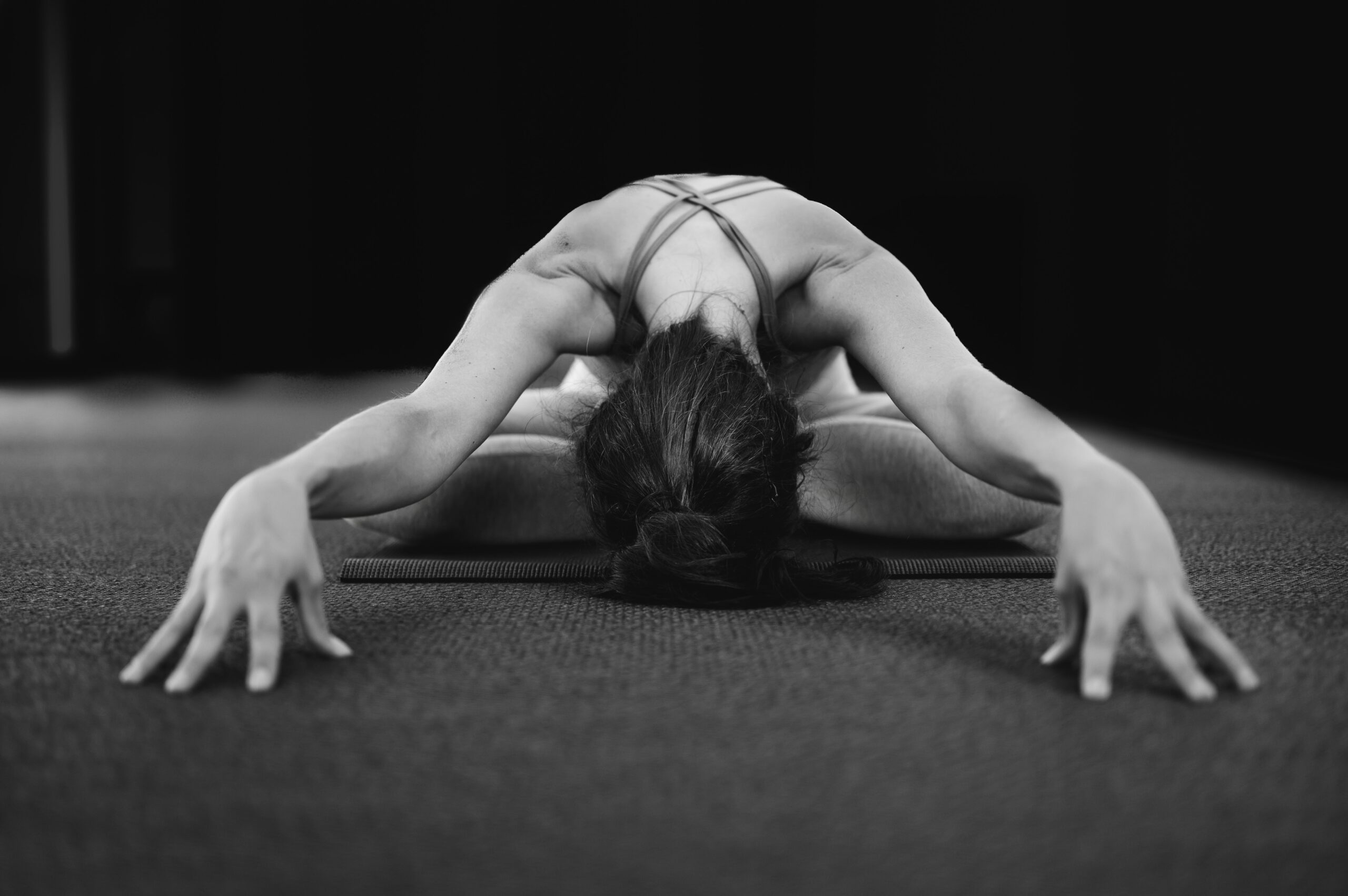 5 Posturas de Yoga para Restaurar o Equilíbrio Hormonal Durante a Menopausa/Climatério